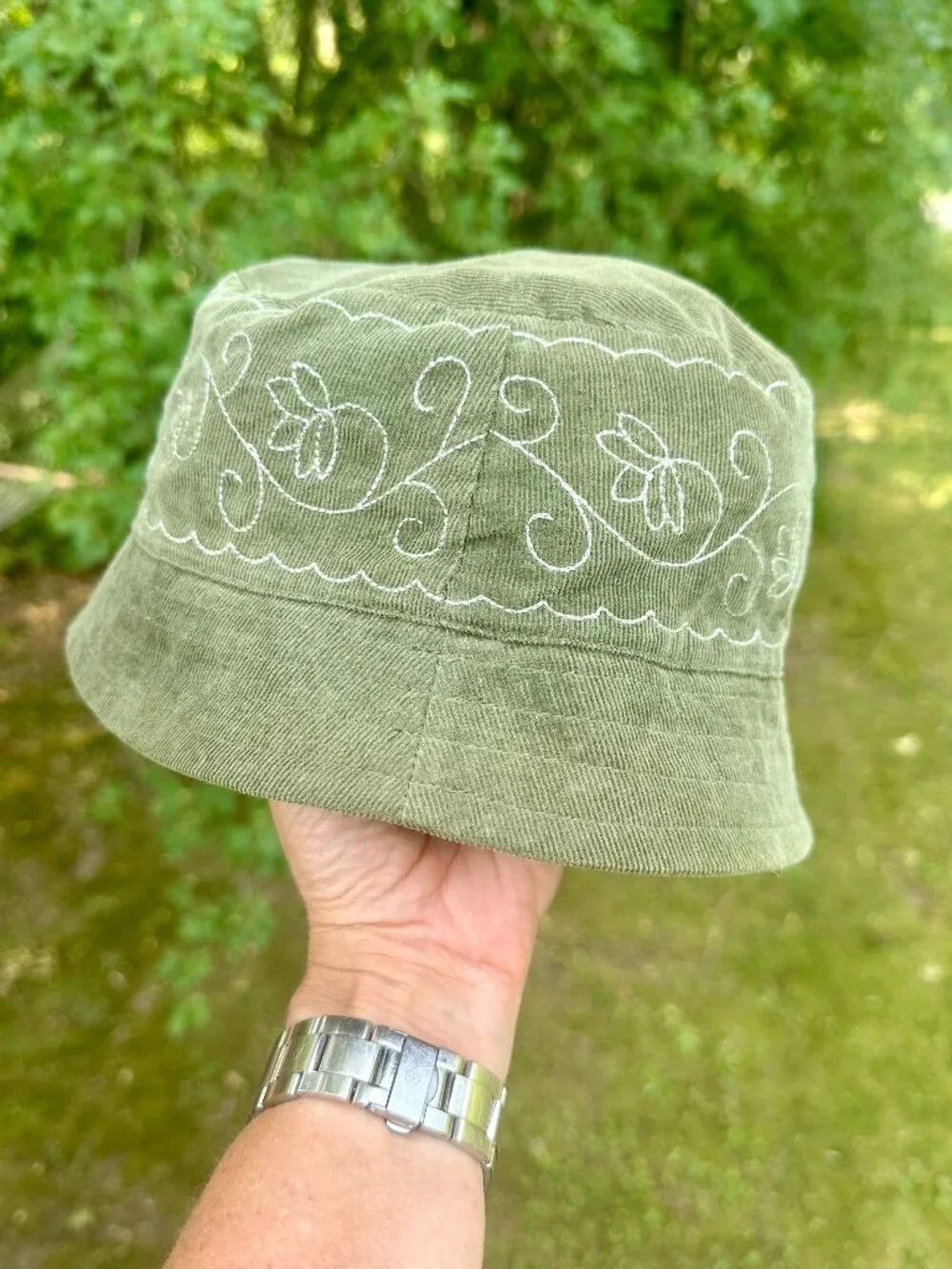 Embroidered bucket hat women's
